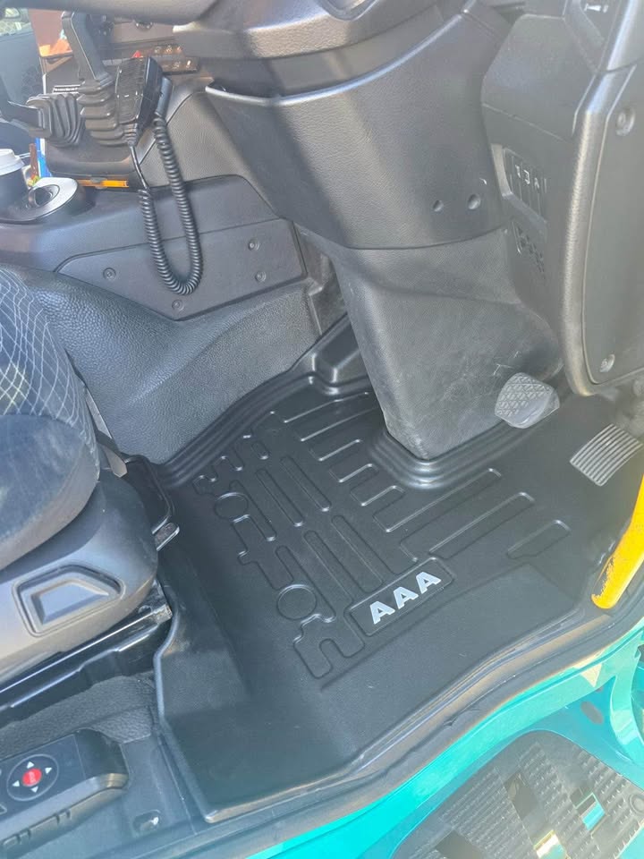 Mercedes Actros day cab floor mats 2D